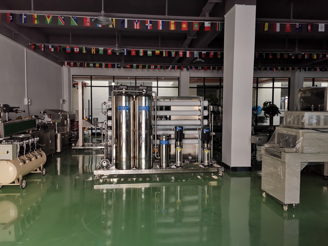 Osmosis Pressure 3000LPH 3T/H Water Purifier Machine Shampoo Making Product Line